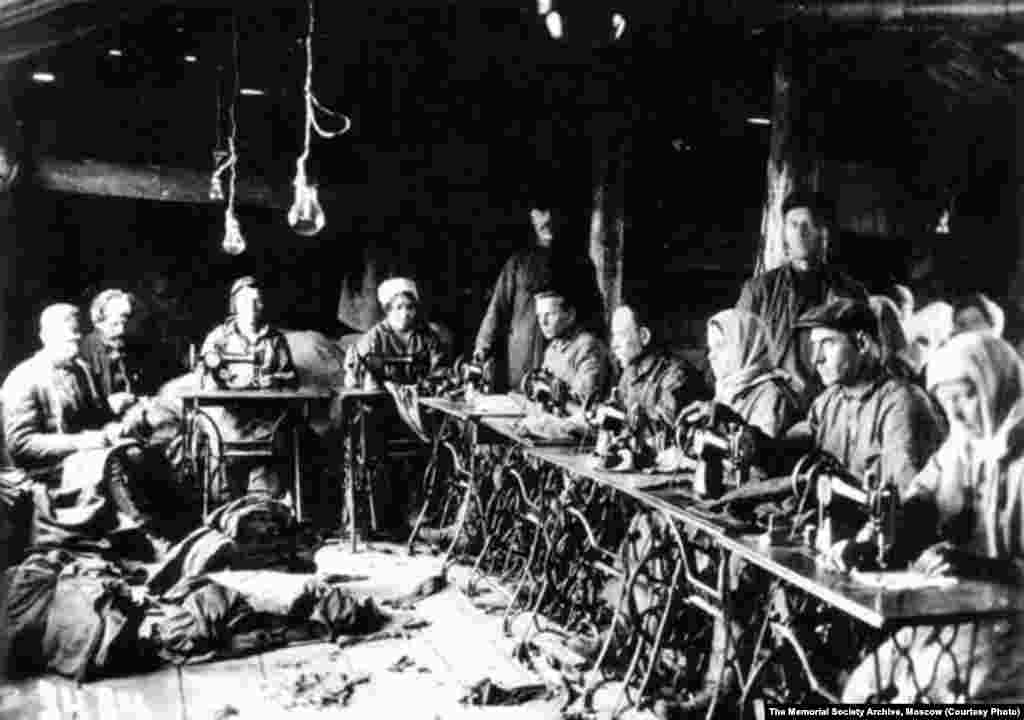 Bolomorkanal düşərgəsində tikiş sexi. 1932-ci il.