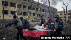 Мариуполь шаарындагы төрөткана соккудан кийин. 9-март 2022-жыл.