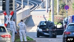 Poliția examinează mașina intrată în mulțime la Mannheim, luni, 3 martie 2025.