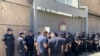 Сбор людей у здания Следственного комитета Армении, куда доставлен Карапетян, 18 июня