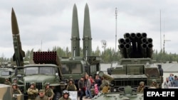 Rachete rusești la o expoziție de tehnică militară din apropiere de Sankt Petersburg, 2018