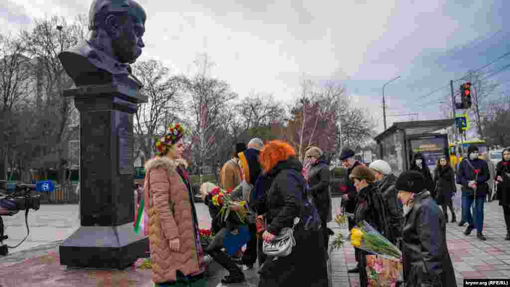 За словами кореспондента Крим.Реалії, вперше за роки анексії біля пам'ятника Кобзарю не було видно нарядів російської поліції та «самооборони» під час проведення заходів
