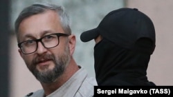 «Ні газет, ні радіо, ні телевізора в нього немає. За місяць йому передали лише п’ять листів»