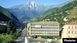 Հայաստան -- Հրապարակ Կապանում, արխիվ