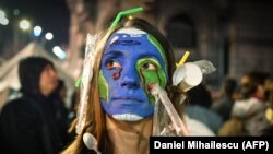 Mii de persoane au protestat la începutul lui noiembrie împotriva defrișărilor ilegale, București, 3 noiembrie 2019