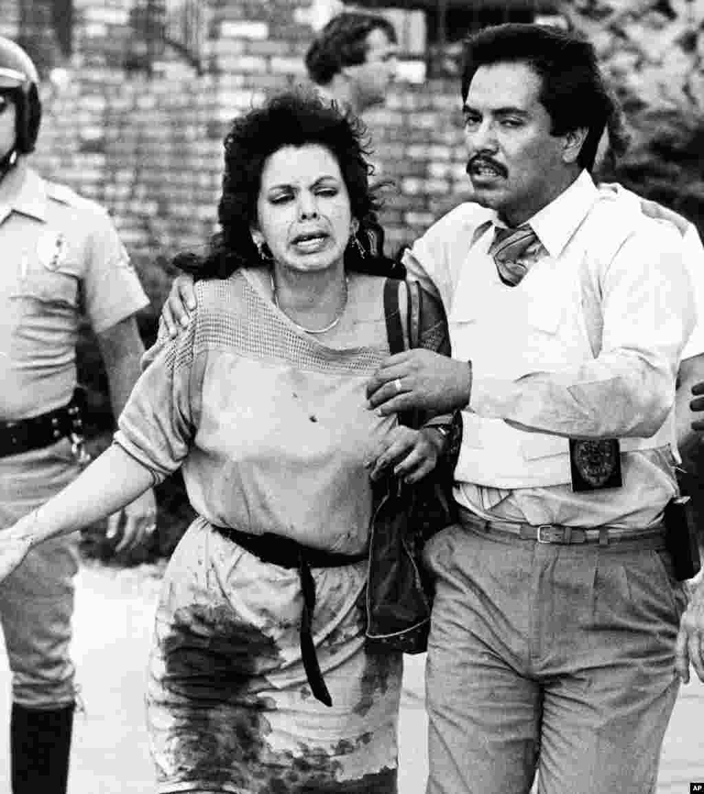 18 ліпеня 1984 году ў папулярную закусачную "Макдональдс" у мястэчку Сан-Ісідра ўварваўся чалавек з паўаўтаматычнай вінтоўкай у адной руцэ і пісталетам ў іншай, і адкрыў агонь па наведвальнікам. У той дзень загінуў 21 чалавек, 16 былі параненыя. Нападнік - беспрацоўны 41-гадовы Джэймс Олівер Хабэрці. Па паведамленьнях СМІ ён ўжываў ЛСД, а па нядзелях наведваў царкву.