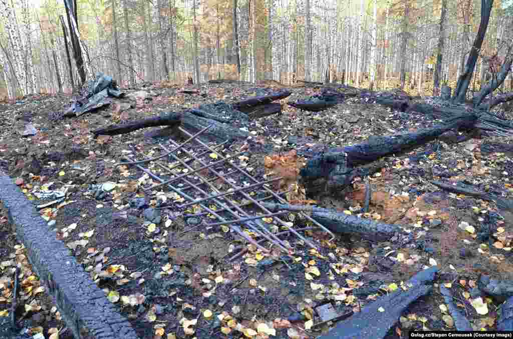 În timpul unei călătorii bine planificate din 2013, Cernousek și echipa lui au ajuns epuizați la un fost lagăr numai să constate că acesta a ars într-un incendiu. Pe urmă li s-a defectat motorul bărcii și patru zile au mers în aval în neștire. 