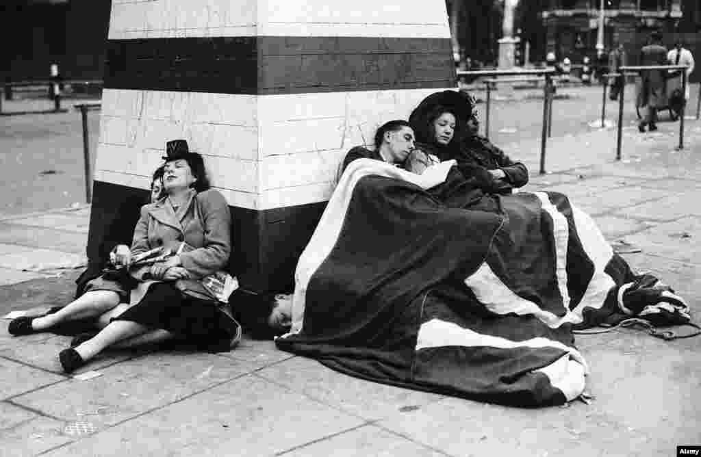 Deși războiul din Europa s-a încheiat, cel de-Al Doilea Război Mondial a continuat până la capitularea Japoniei, în septembrie 1945