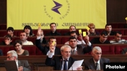 Armenia -- Aram Manukian (C) chairs an opposition conference in Yerevan, 22Dec2012.
