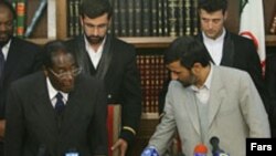 رابرت موگابه که برای تقويت روابط سياسی و اقتصادی با جمهوری اسلامی مدت چهار روز در ايران اقامت داشت گفت که ايران و زيمبابوه برای دفاع از خود بايد به يک مکانيزم دست پيدا کنند.