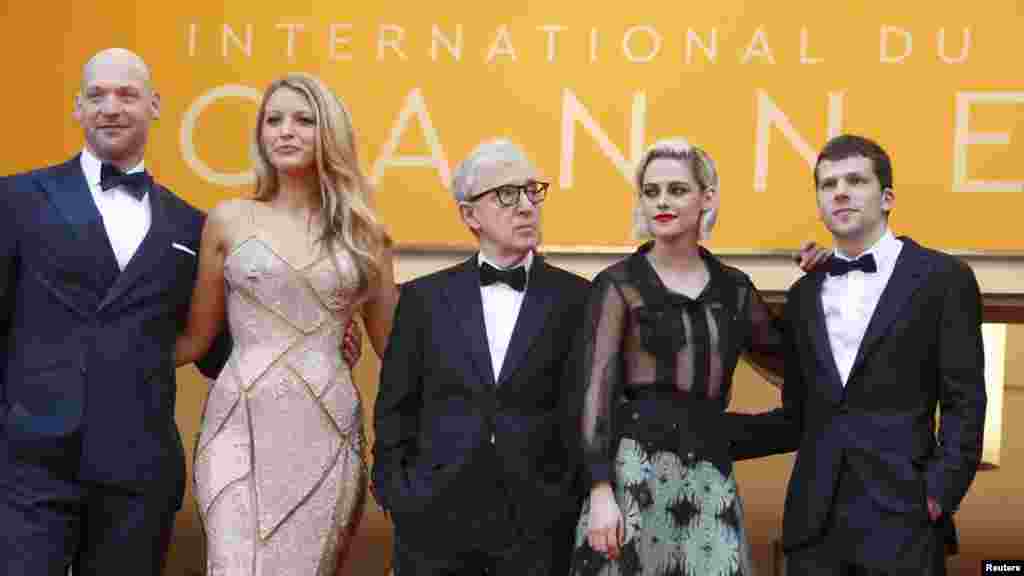 Ekipa filma "Cafe Society": Woody Allen Corey Stoll, Blake Lively, Kristen Stewart i Jesse Eisenberg.