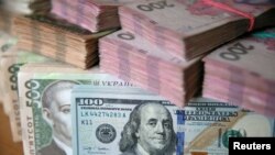 На міжбанківському валютному ринку 25 квітня попит і пропозиція майже вирівнялися