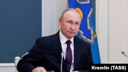 Presidenti rus, Vladimir Putin, merr pjesë në një takim të jashtëzakonshëm të udhëheqësve të Organizatës së Traktatit të Sigurisë Kolektive (CSTO) për të diskutuar situatën rreth situatës në Afganistan. 