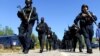Njësitë speciale të Policisë së Kosovës duke u kujdesuar për sigurinë, pas bllokimit të rrugës që çon në pikën kufitare në Jarinjë. Shtator 2021.
