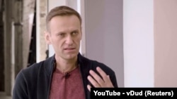Politikani i burgosur i opozitës ruse, Aleksei Navalny.