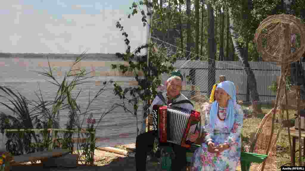 "Күл буенда утырыш" йоласы