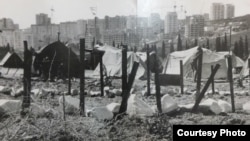 Krasnıy ray yerinde qırımtatarlarnıñ çadırlar lazeri. 1992 senesi