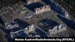 Зруйновані будівлі в східній частині міста Часів Яр, архівне фото