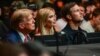 Fostul președinte al SUA Donald Trump (stânga), fiica sa Ivanka Trump (centru) și soțul ei, Jared Kushner, participă la un eveniment de arte marțiale mixte la Centrul Kaseya din Miami, Florida, pe 9 martie.
