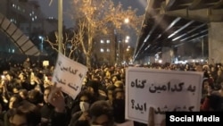 یکی از تجمعات دانشجویی که دیماه ۹۸ در اعتراض به سرنگونی هواپیمای اوکراینی برگزار شد