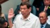 Duterte depunând jurământul la o anchetă în Senat privind așa-numitul război împotriva drogurilor, pe 28 octombrie 2024, la Manila.