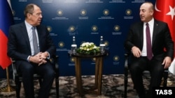Lavrov i Čavušoglu telefonom razgovarali o što bržem okonačnju vojnih aktivnosti u Siriji, te odvajanju umjerenih opozicijskih grupa od terorističkih