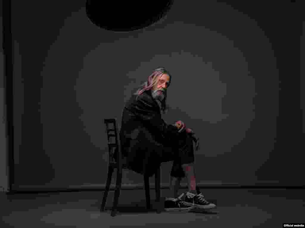Portrait, Ulay Life-sized SCHIRN Kunsthalle, Frankfurt © VG Bild-Kunst, Bonn 2016, Courtesy the artist