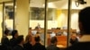 Pogled iz novinarske sobe na sudnicu Tribunala tokom suđenja Kardžiću, arhivska fotografija
