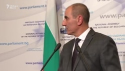 "Въпросът Ви е толкова безсмислен. Друг въпрос?"