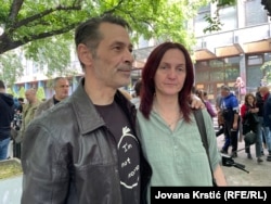Părinții lui Lazăr Dinić declară pentru RFE/RL că timpul petrecut în detenție nu este ușor nici pentru el, nici pentru ei - Novi Sad, 14 mai 2025
