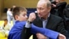 «Нова еліта»: як у путінській Росії впливають на молодь, формуючи антизахідні і антиукраїнські рухи