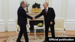 Премьер-министр Армении Никол Пашинян (слева) и президент России Владимир Путин, Москва, 11 января 2021 г.