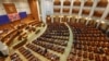 Parlamentul votează, marţi, în plenul comun, cererea de suspendare a preşedintelui Klaus Iohannis, depusă de Opoziţie.